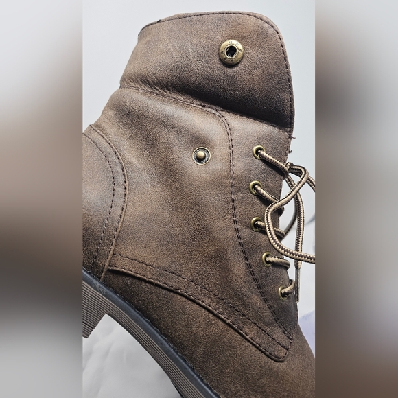 Cliffs by White Mountain Women's Faux Leather Lace Up Boot Brown Size 8.5M - Picture 11 of 14